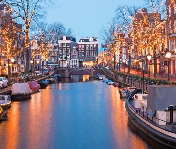 christmas-time-in-amsterdam-the-netherlands-at-dusk