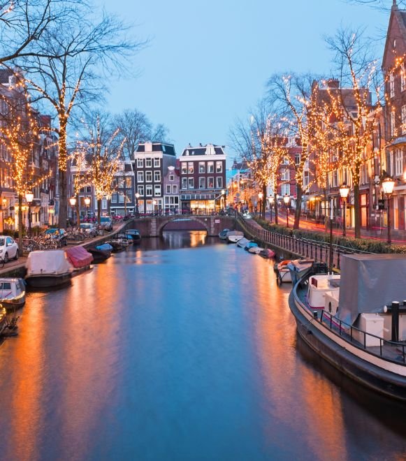 christmas-time-in-amsterdam-the-netherlands-at-dusk